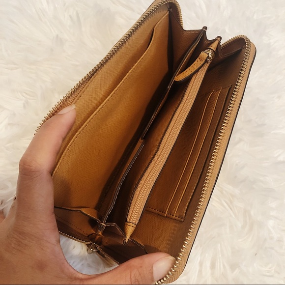 🚫SOLD🚫 Michael kors wallet - Picture 2 of 2